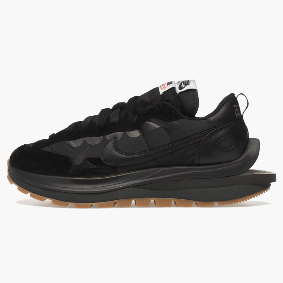 Kaufe den Nike Vaporwaffle Sacai Black Gum bei HYPENEEDZ