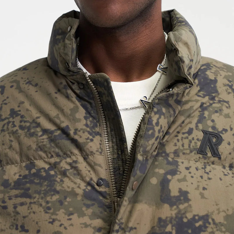 Represent Puffer Jacket Camo Nahaufnahme